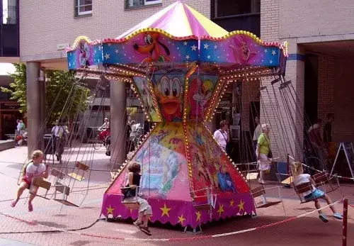 Romeyn-kinderattracties-zweefmolen