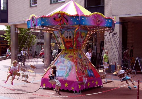 Zweefmolen huren met Disney thema voor kinderen van 2 tot 8 jaar